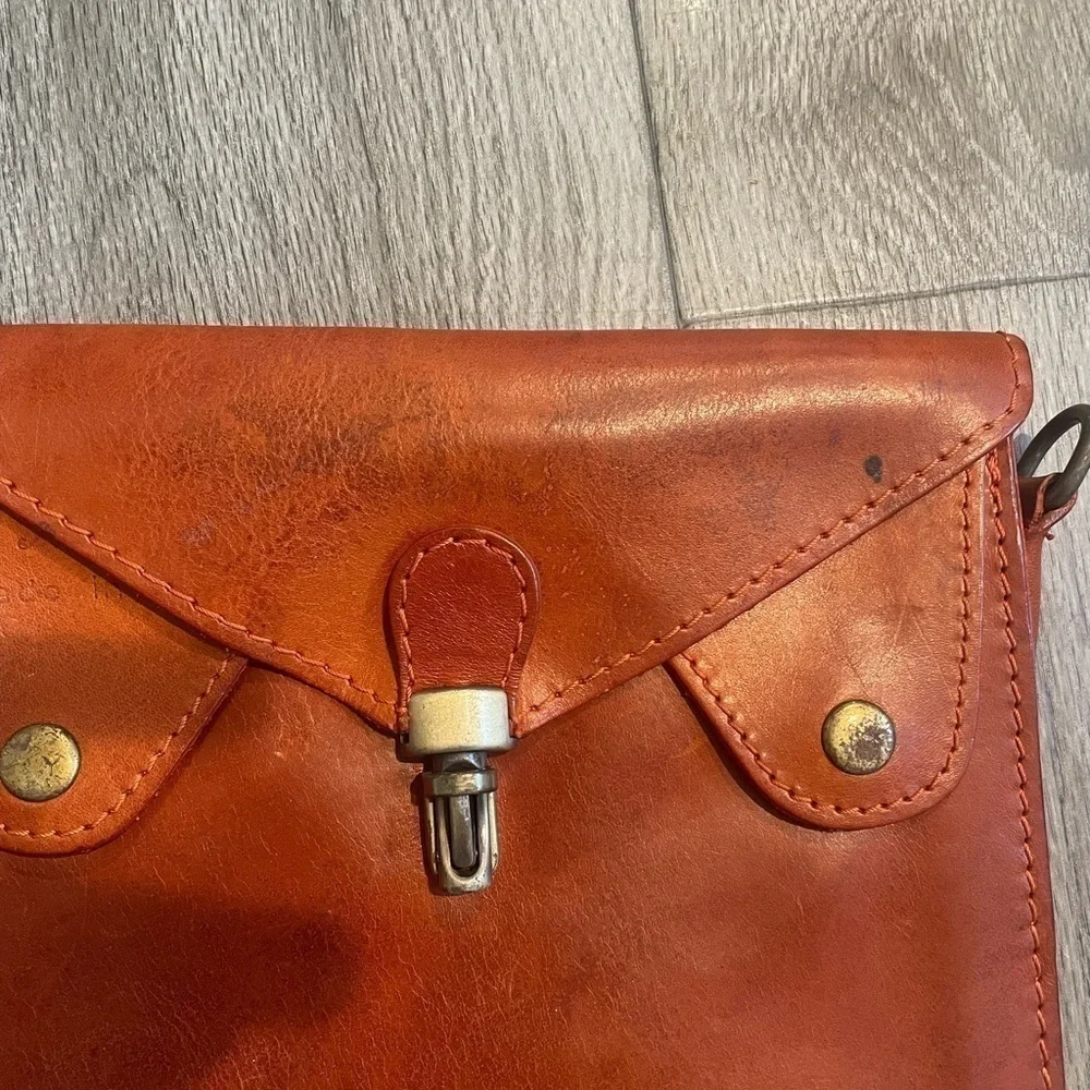 T Nobile Small Leather Italian Handbag/‎ Clutch